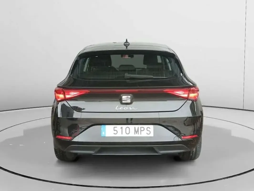 Usado Seat Leon Style 110 CV (80 kW) 2024 Negro Utilitario