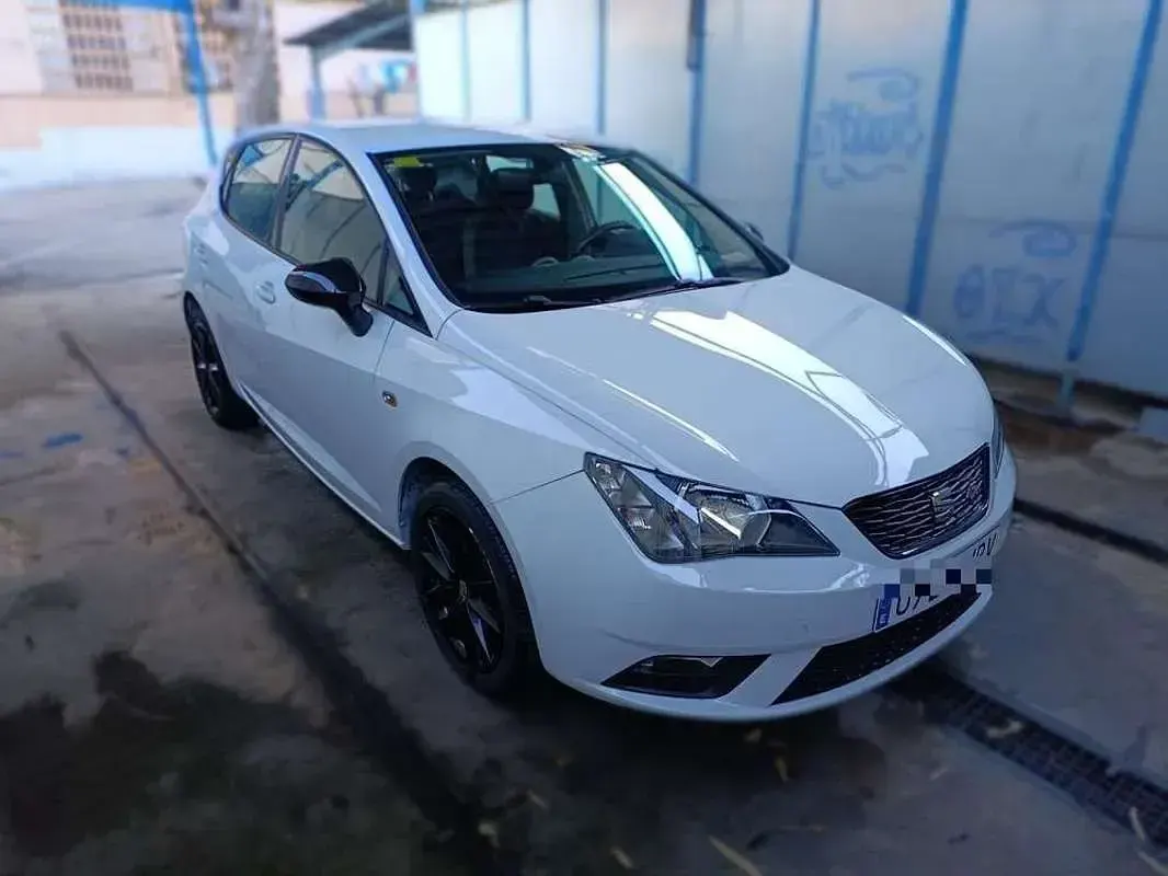 Usado Seat Ibiza Style 95 CV (69 kW) 2016 Blanco Utilitario