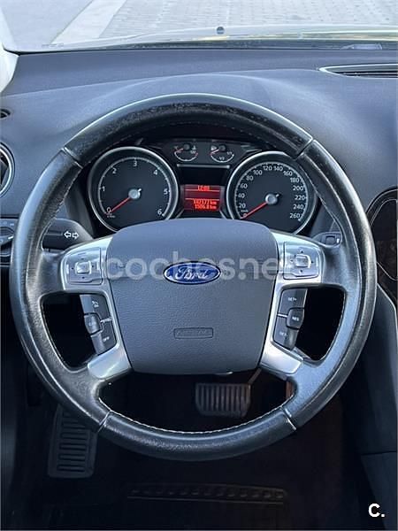 Usado Ford Mondeo Ghia 130 CV (95 kW) 2008 Azul Berlina