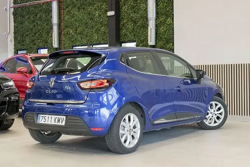 Usado Renault Clio IV Zen 120 CV (88 kW) 2018 Azul Berlina