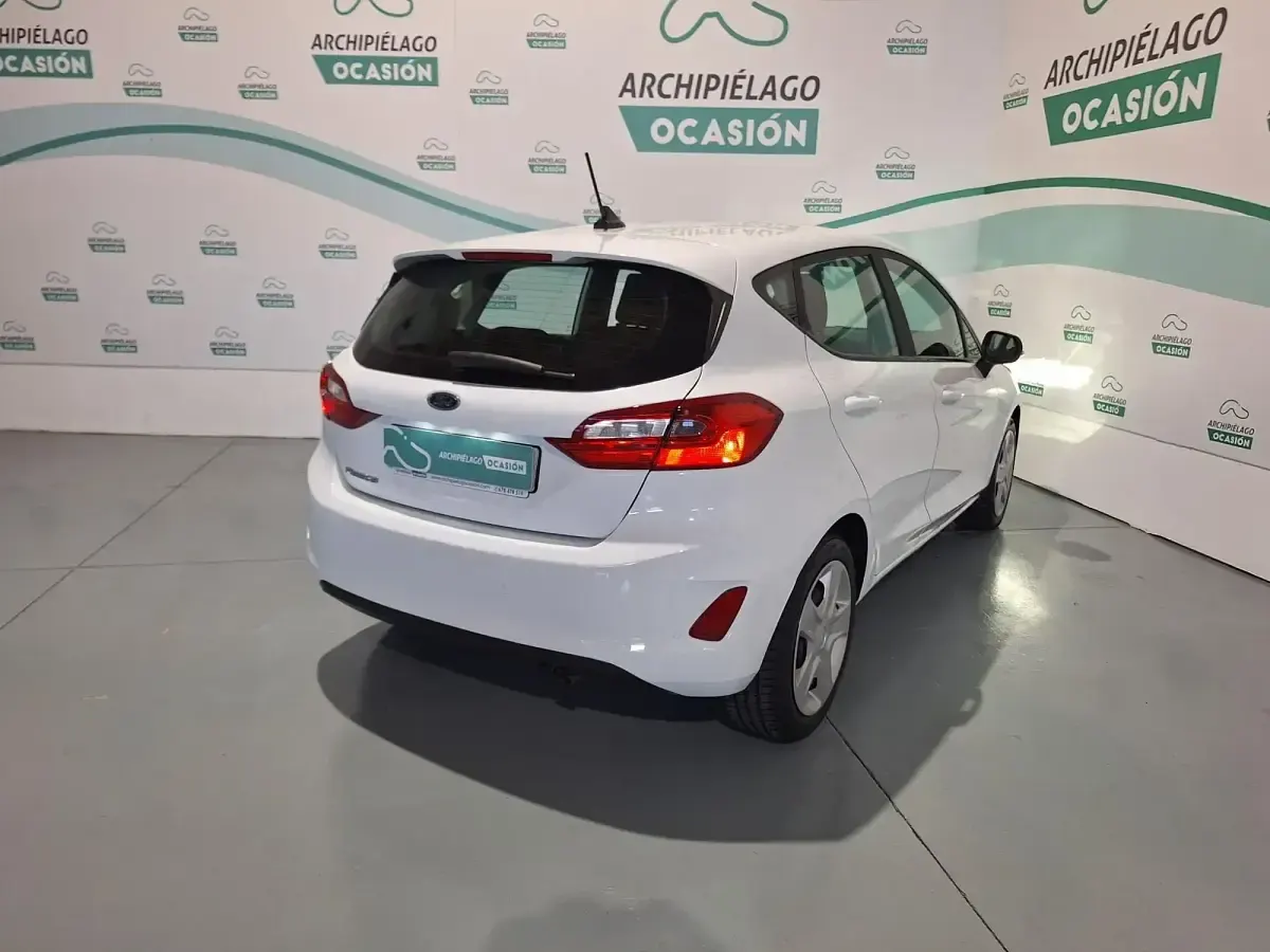 Usado Ford Fiesta Trend 100 HP (73 kW) 2021 Branco Sedan