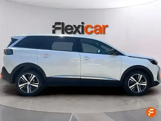 Usado Peugeot 5008 Allure 130 CV (95 kW) 2024 Blanco SUV