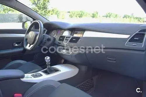 Usado Renault Laguna Coupé 178 CV (130 kW) 2012 Blanco Coupe