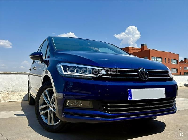 Azul Usado 2024 VW Touran Monovolumen | 38.900 € (Caro) - Imagen 1/4