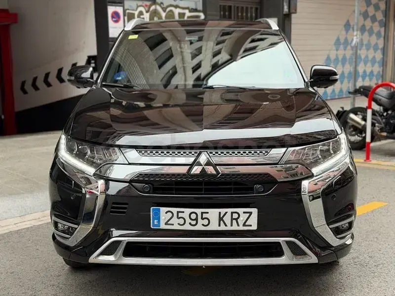 Usado Mitsubishi Outlander P-HEV 203 CV (149 kW) 2018 Negro SUV