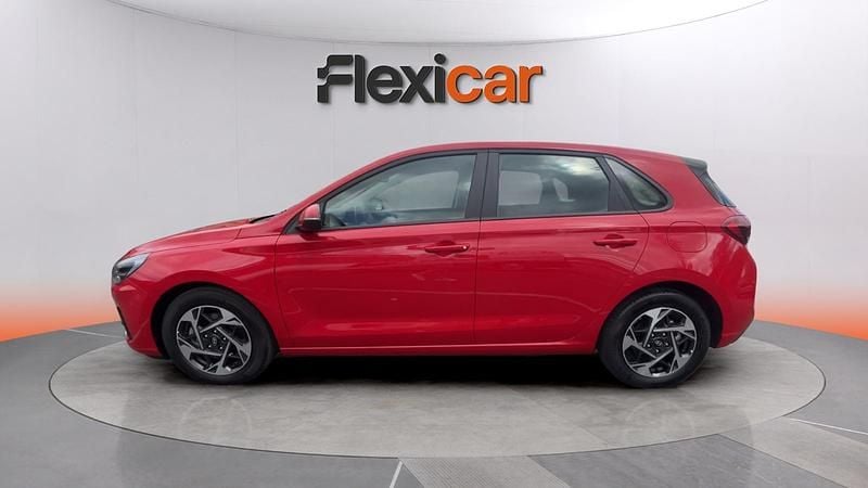 Usado Hyundai i30 120 CV (88 kW) 2024 Rojo Berlina