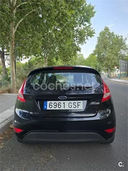 Usado Ford Fiesta Trend 82 CV (60 kW) 2009 Negro Berlina