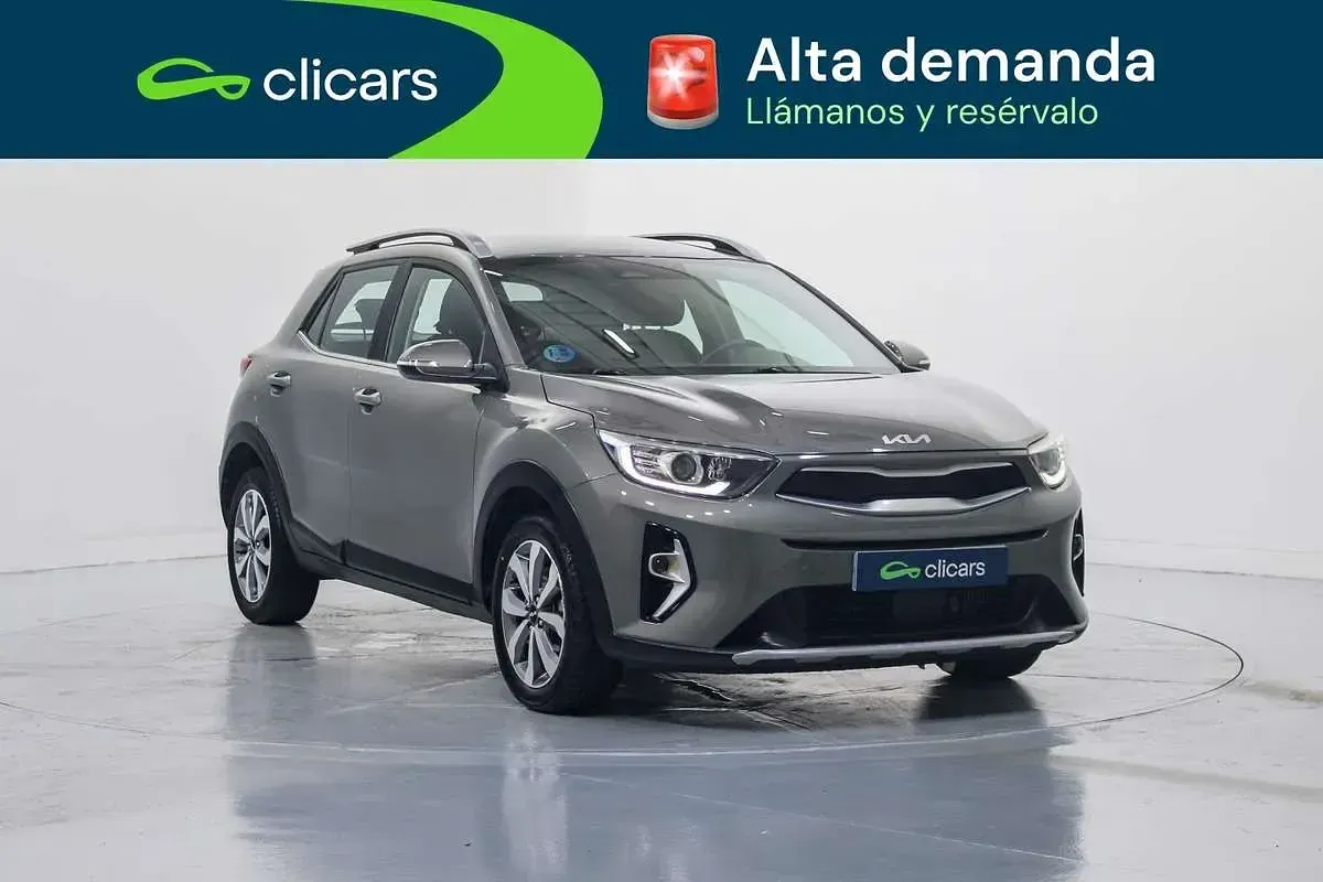 Usado Kia Stonic 120 CV (88 kW) 2023 Gris SUV