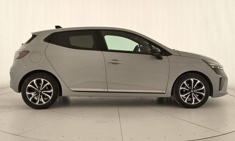 Usado Renault Clio V Techno 100 CV (73 kW) 2025 Gris Berlina