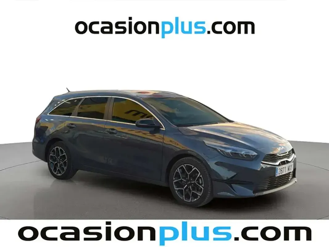 Usado Kia Ceed Style 101 CV (74 kW) 2025 Plateado Utilitario