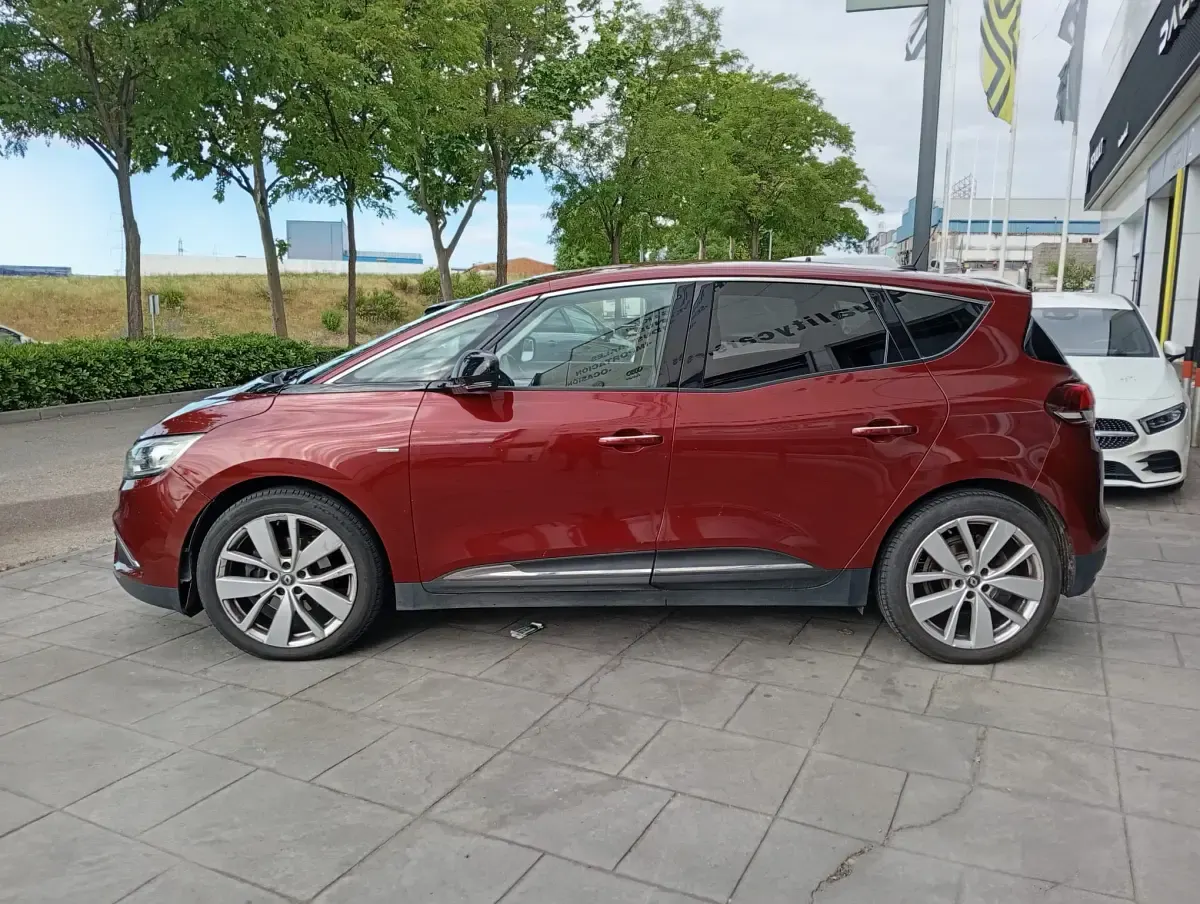 Usado Renault Scénic IV LIMITED 140 CV (102 kW) 2018 Granate Monovolumen