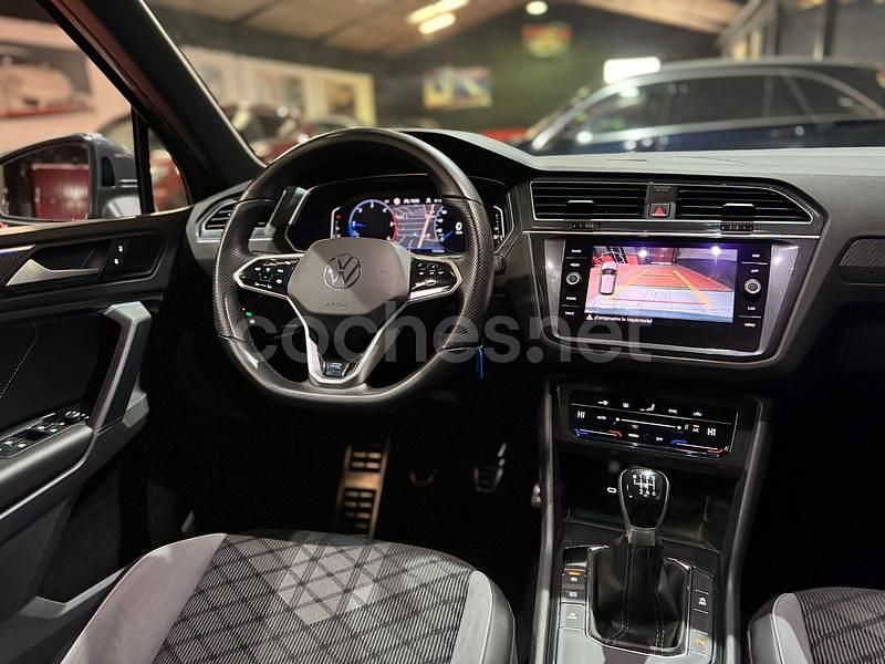 Usado VW Tiguan R-line 150 CV (110 kW) 2023 Gris / plata SUV