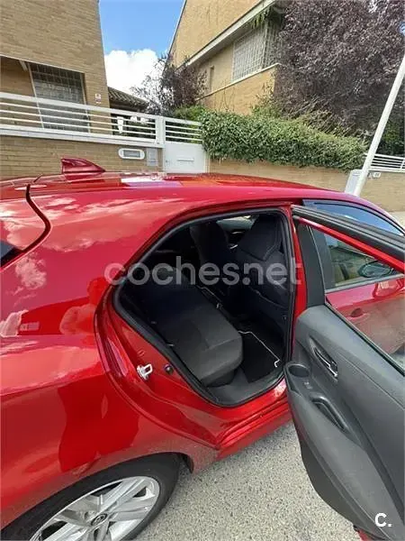 Usado Toyota Corolla Active 122 CV (89 kW) 2020 Rojo Berlina