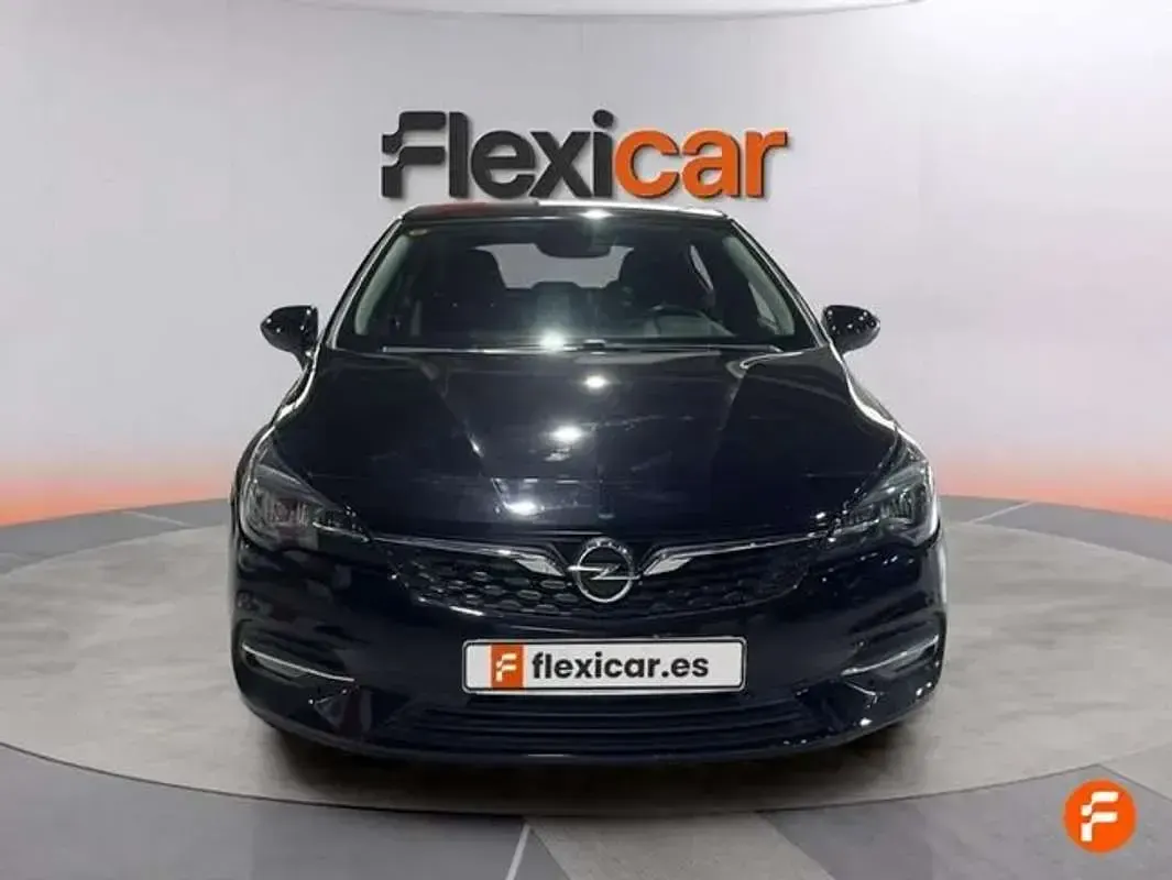 Usado Opel Astra Business 122 CV (89 kW) 2021 Negro Familiar