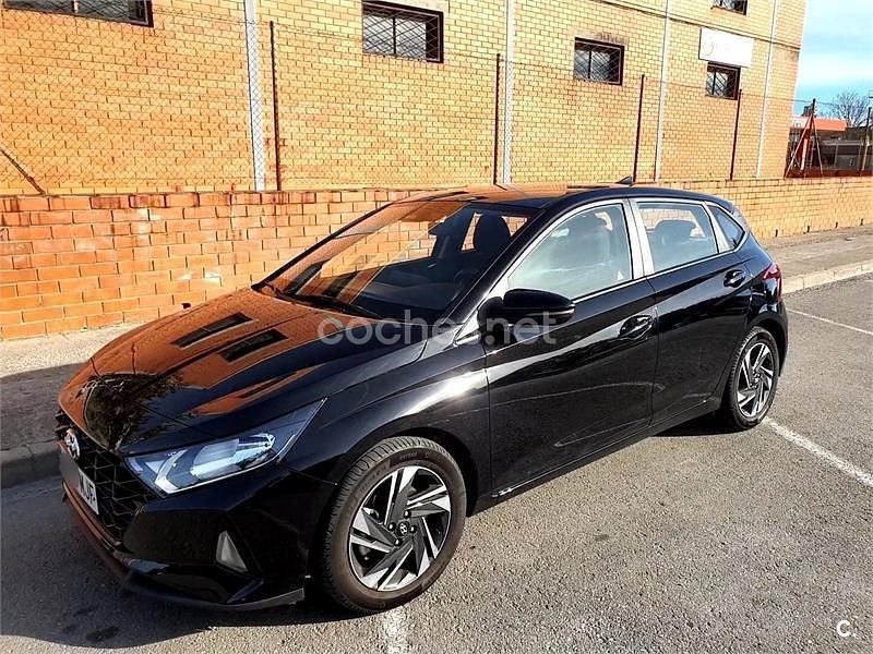 Negro Usado 2023 Hyundai i20 Berlina | 16.000 € (Precio justo) - Imagen 1/4