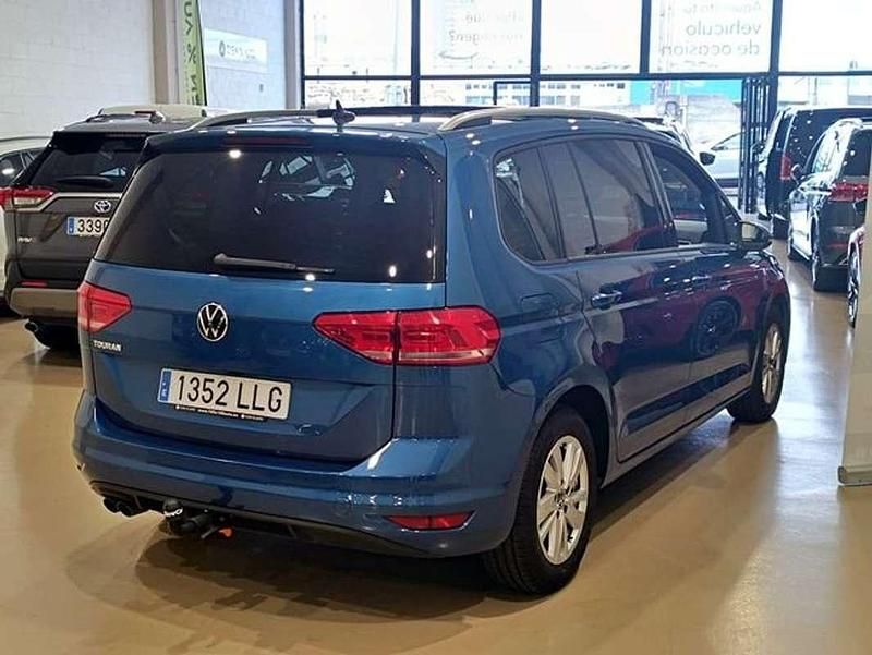 Usado VW Touran Advance 150 CV (110 kW) 2020 Azul Monovolumen