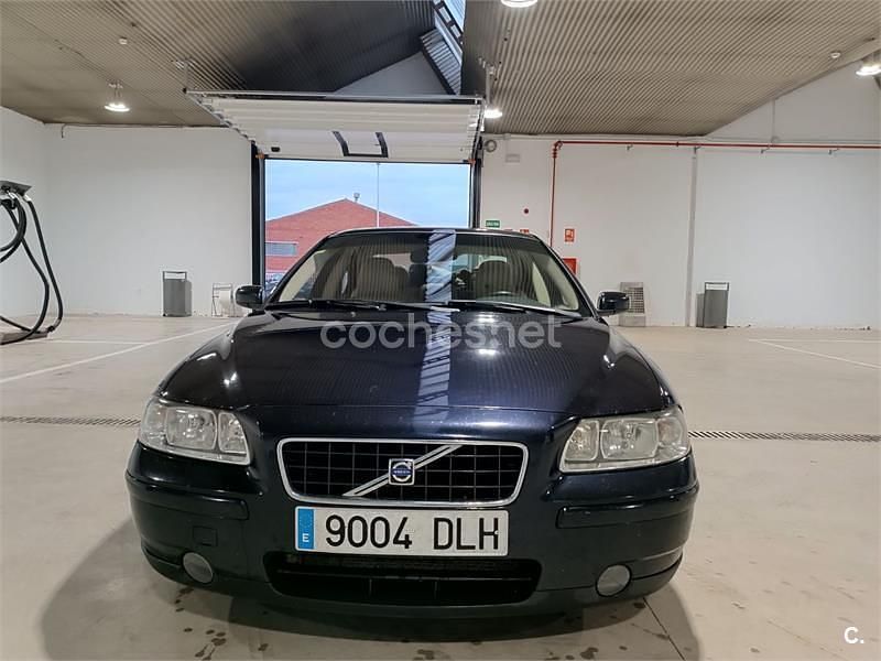 Usado Volvo S60 Kinetic 163 CV (119 kW) 2005 Azul Berlina