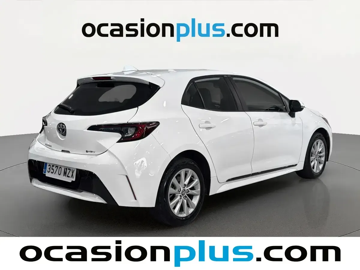 Käytetty Toyota Corolla Active 140 HP (102 kW) 2025 Valkoinen Sedan