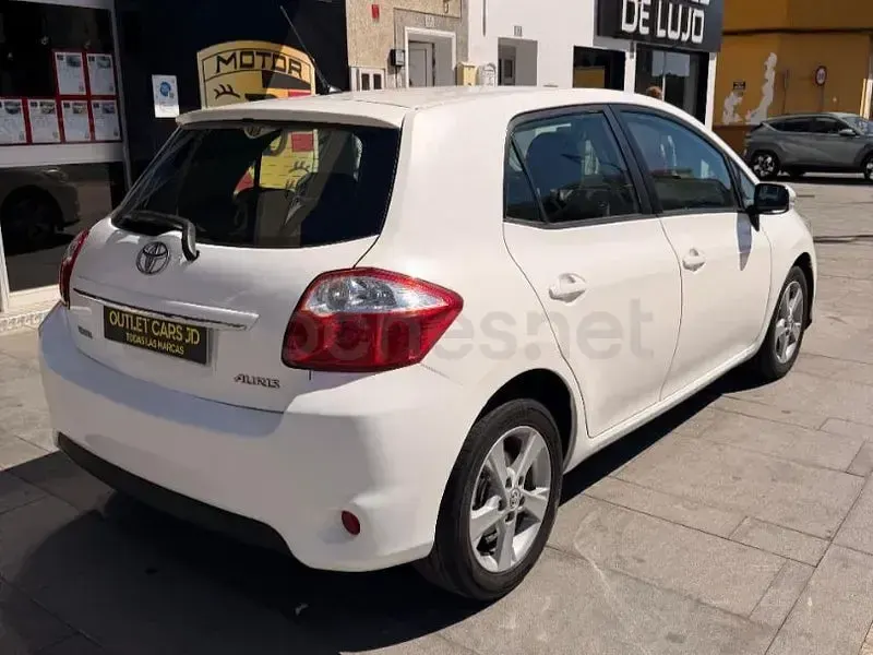 Usado Toyota Auris 101 CV (74 kW) 2010 Blanco Utilitario