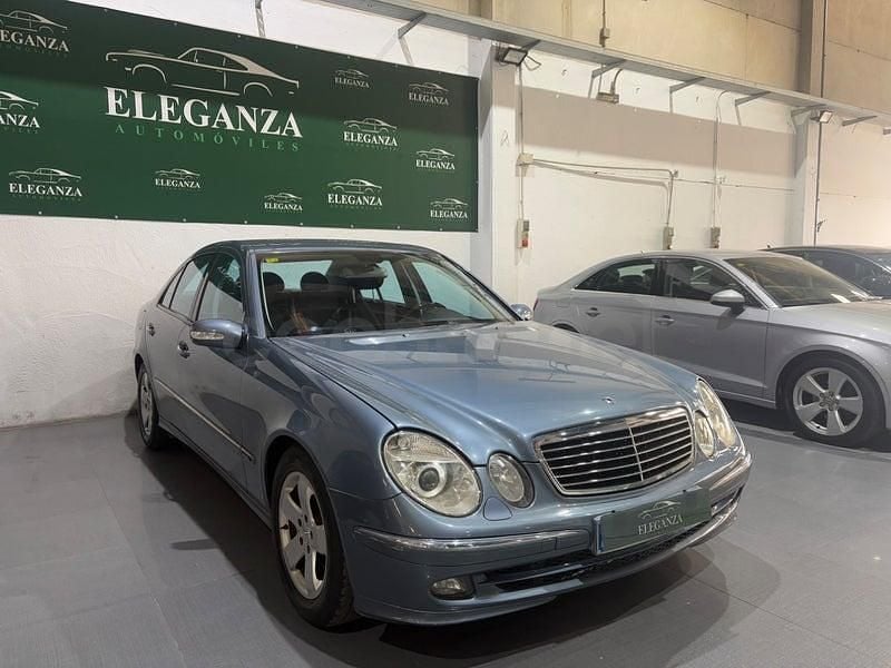 Usado Mercedes E320 Avantgarde 204 CV (150 kW) 2004 Azul Berlina