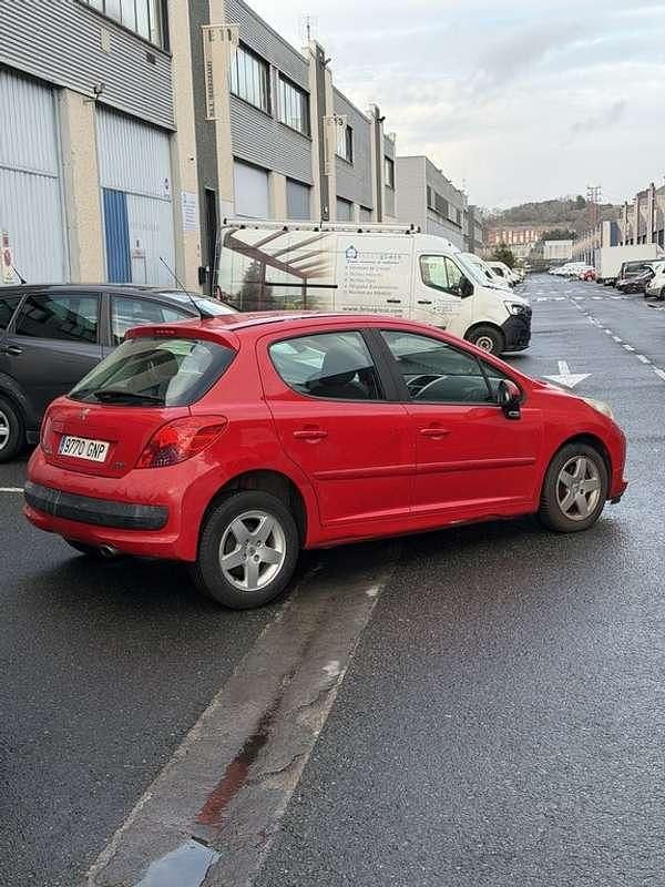 Usado Peugeot 207 95 CV (69 kW) 2009 Rojo Utilitario