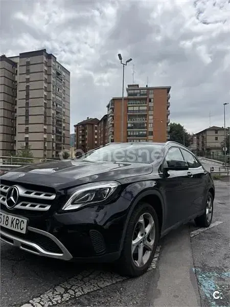 Usado Mercedes GLA200 136 CV (100 kW) 2018 Negro SUV