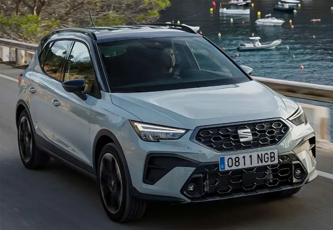 Usado Seat Arona Ecomotive 116 CV (85 kW) 2017 Burdeos SUV