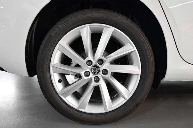 Usado Skoda Scala Ambition 110 CV (80 kW) 2023 Blanco Utilitario