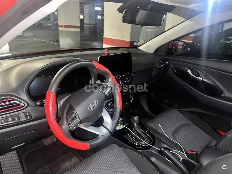 Usado Hyundai i30 115 CV (84 kW) 2025 Rojo Berlina