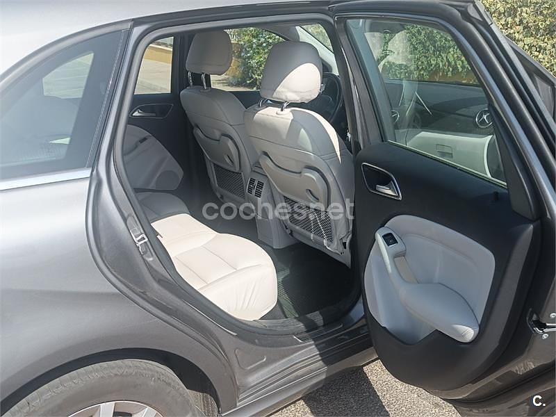 Usado Mercedes B180 109 CV (80 kW) 2013 Gris / plata Monovolumen