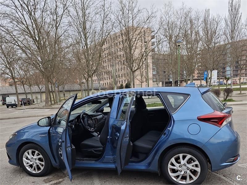 Usado Toyota Auris Hybrid Active 136 CV (100 kW) 2017 Azul Familiar