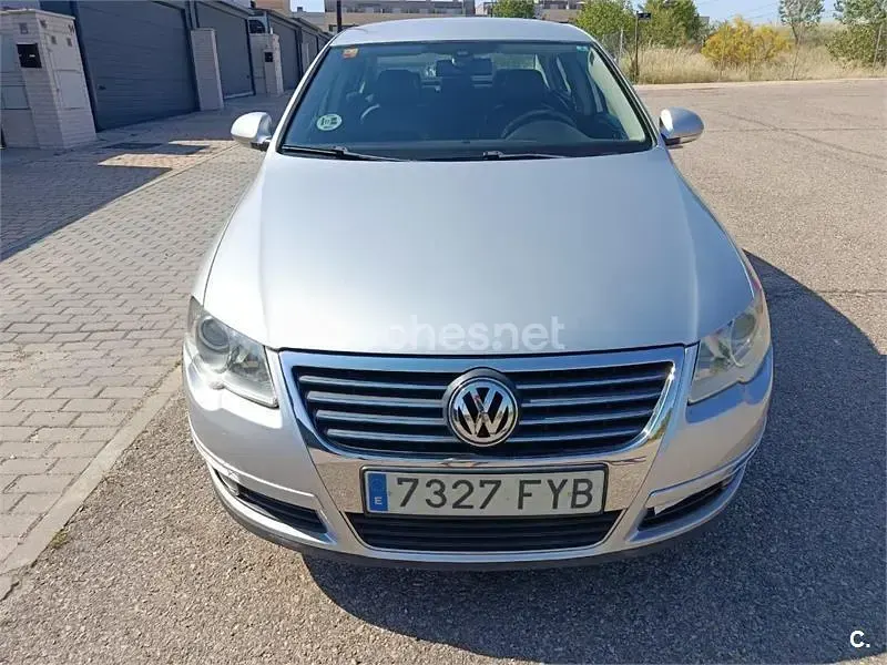 Usado VW Passat Trendline 140 CV (102 kW) 2007 Gris / plata Berlina