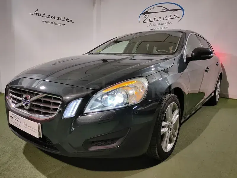 Usado Volvo V60 Momentum 181 CV (133 kW) 2014 Azul Familiar
