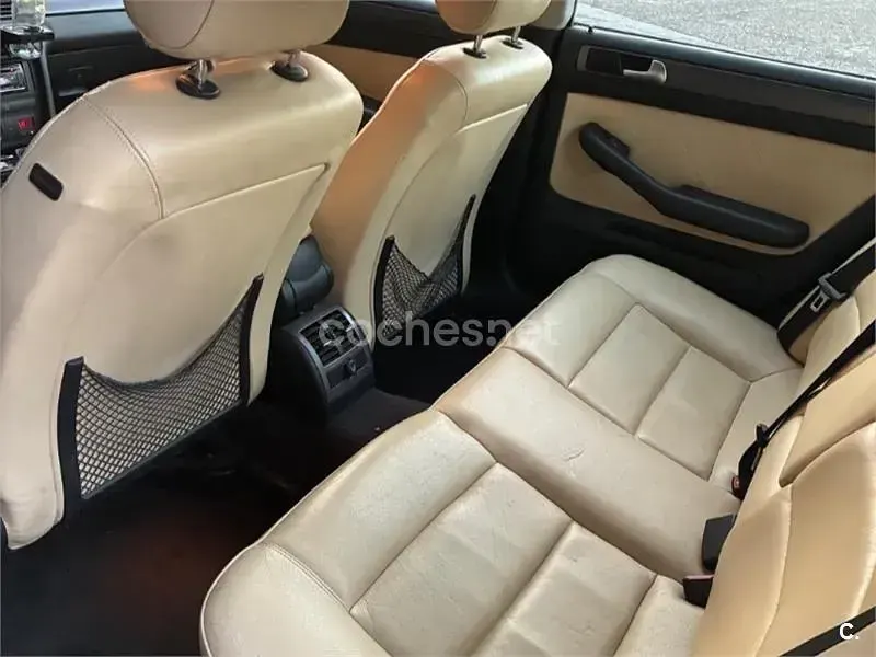 Usado Audi A6 130 CV (95 kW) 2003 Negro Berlina