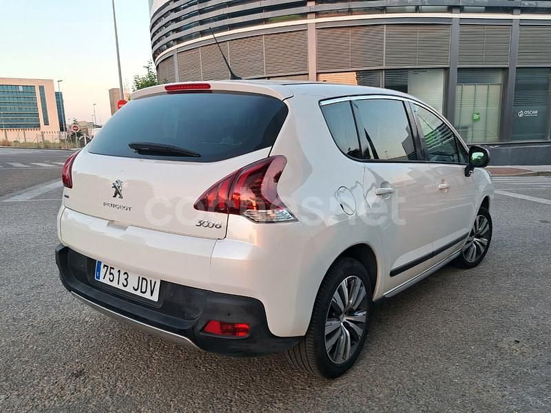 Usado Peugeot 3008 Allure 120 CV (88 kW) 2015 Blanco Berlina