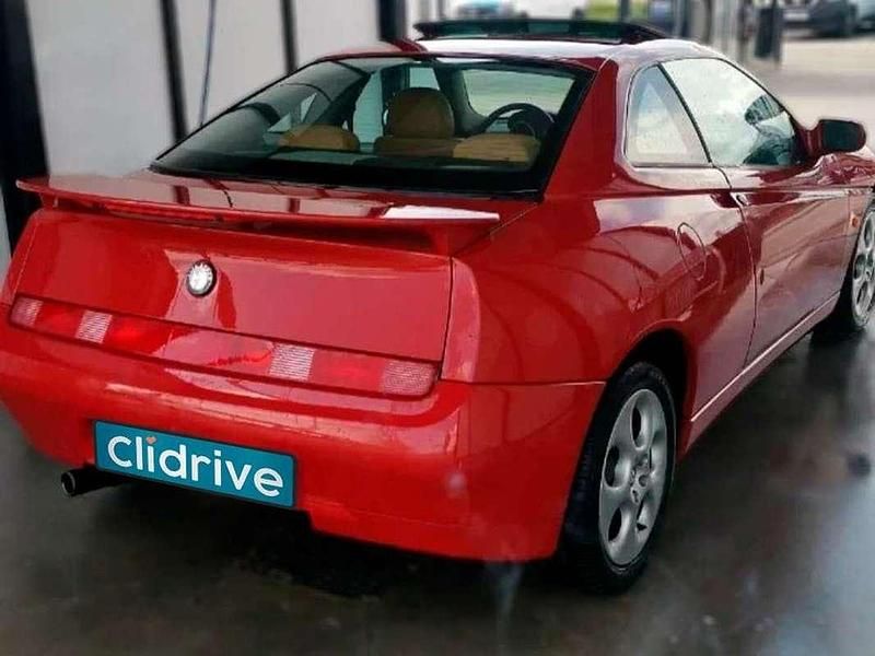 Usado Alfa Romeo GTV 165 CV (121 kW) 2003 Rojo Coupe