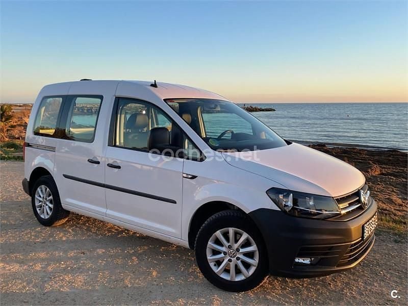 Usado VW Caddy Trendline 110 CV (80 kW) 2016 Blanco Monovolumen