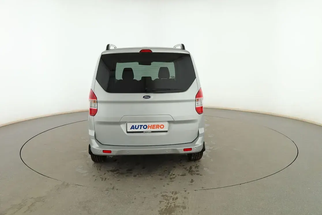 Usado Ford Tourneo Courier Titanium 95 CV (69 kW) 2017 Gris Monovolumen