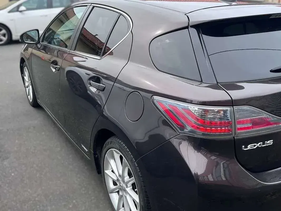 Usado Lexus CT200h 136 CV (100 kW) 2011 Beige Berlina