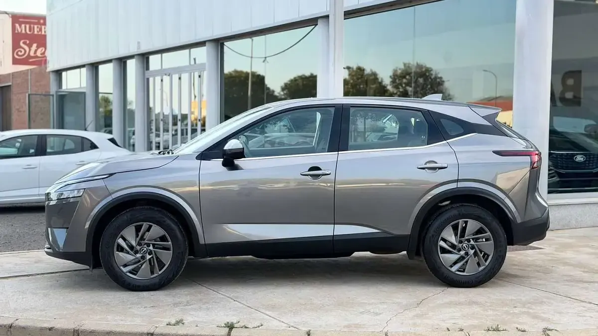 Usado Nissan Qashqai Acenta 158 CV (116 kW) 2024 Gris SUV