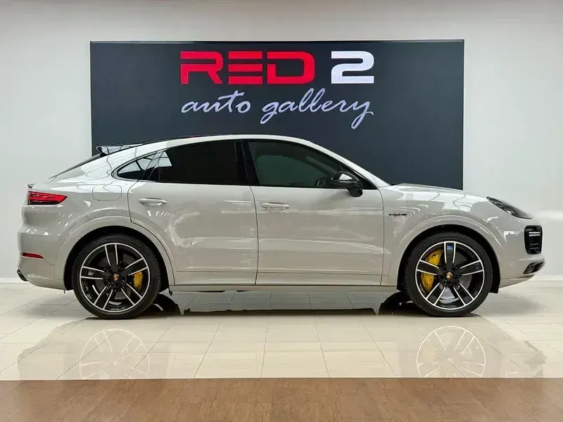 Usado Porsche Cayenne 680 CV (500 kW) 2019 Gris / plata SUV