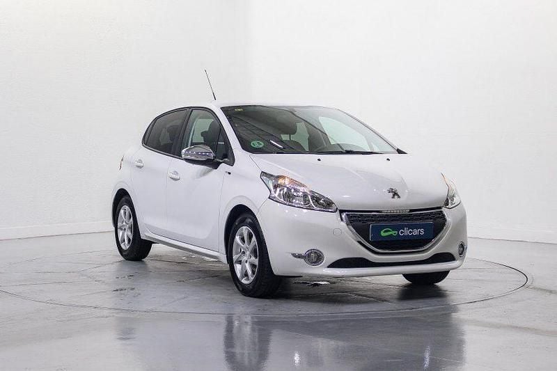 Usado Peugeot 208 Style 82 CV (60 kW) 2014 Blanco Utilitario