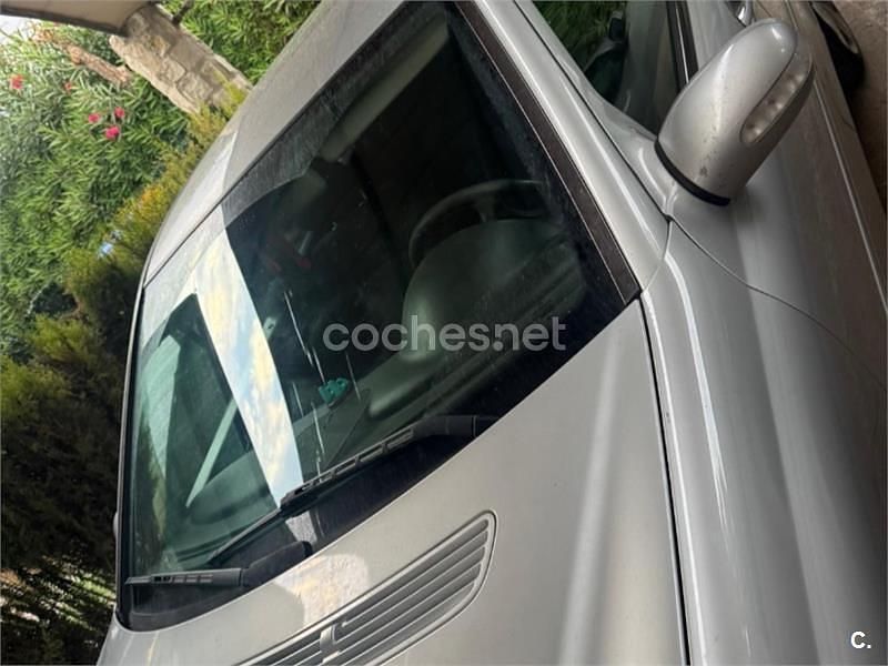 Usado Mercedes C220 Sport Edition 150 CV (110 kW) 2004 Gris / plata Berlina