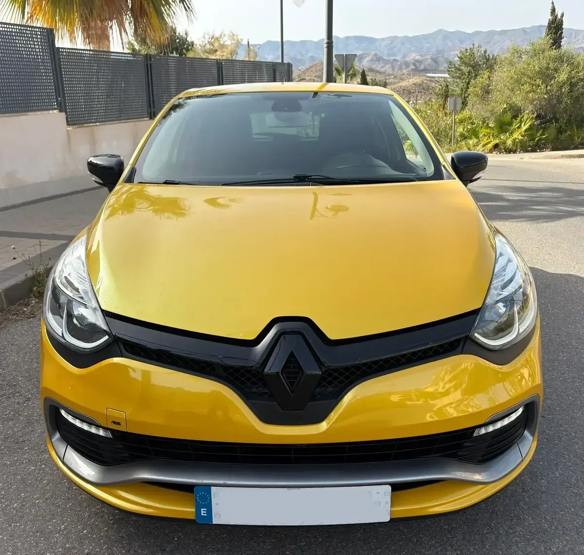 Usado Renault Clio IV 200 CV (147 kW) 2013 Amarillo