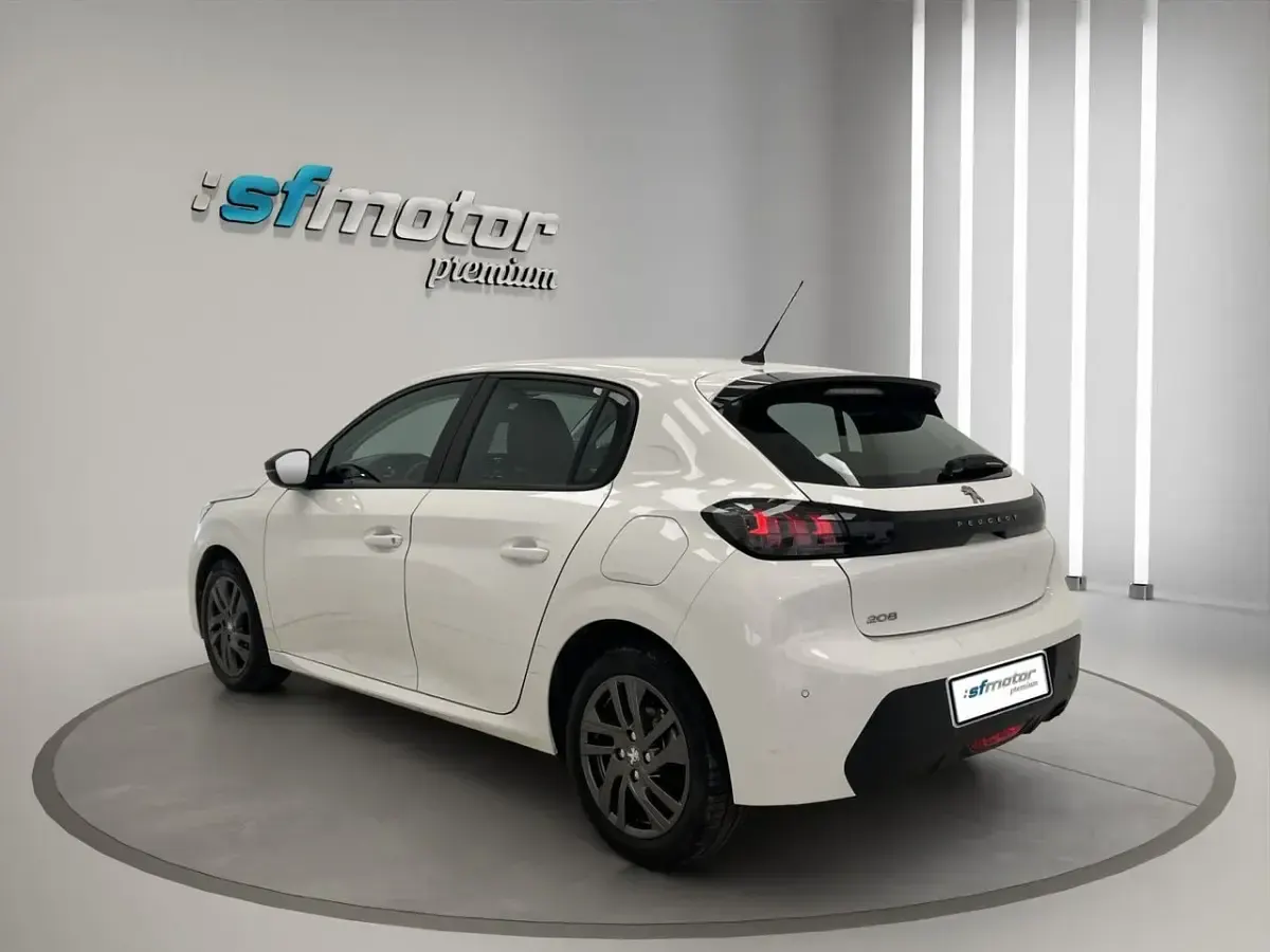 Usado Peugeot 208 Active 102 CV (75 kW) 2022 Blanco metalizado Utilitario
