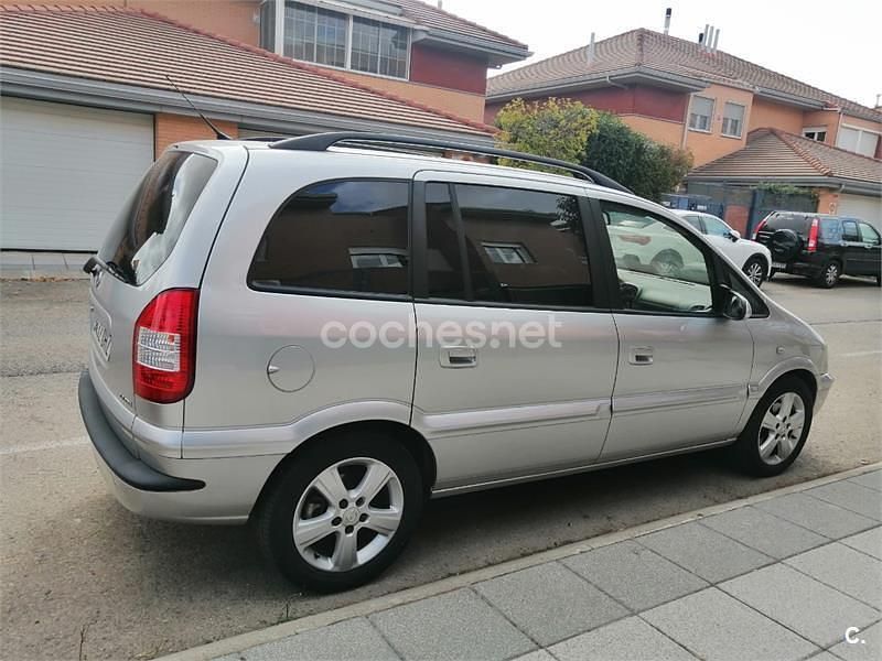 Usado Opel Zafira 125 CV (91 kW) 2005 Gris / plata Monovolumen