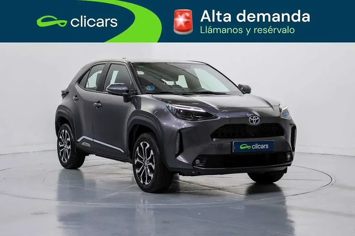 Usado Toyota Yaris Cross Style 91 CV (66 kW) 2022 Gris SUV