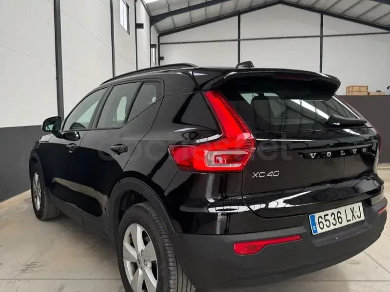 Usado Volvo XC40 Momentum 129 CV (94 kW) 2021 Negro SUV