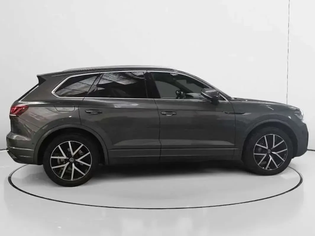Usado VW Touareg Elegance 286 CV (210 kW) 2022 Gris SUV