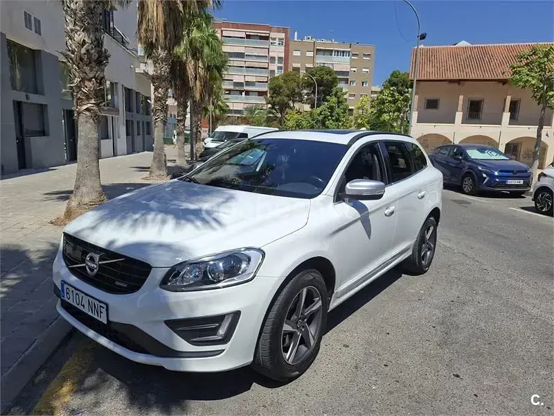 Usado Volvo XC60 R-Design Momentum 181 CV (133 kW) 2015 Blanco SUV